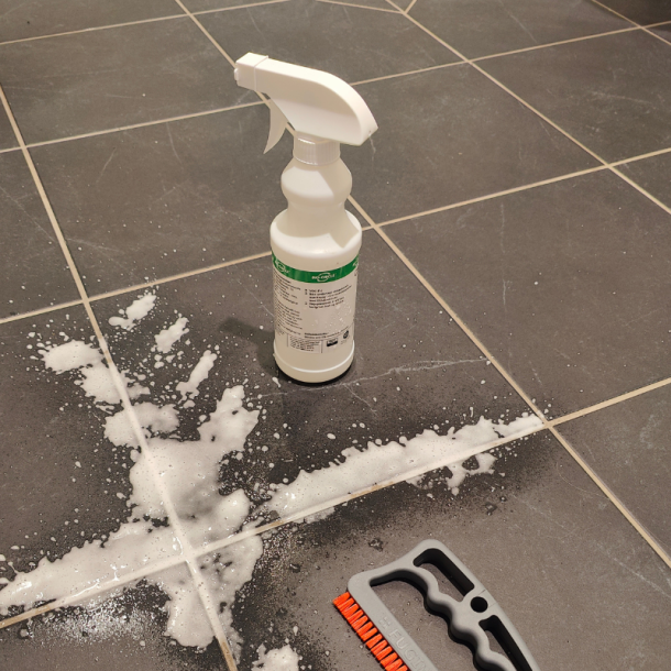 Milj�venlig fugerens + fugeb�rste